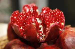pomegranate-open-196800_1280