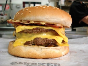 cheeseburger-820178_640