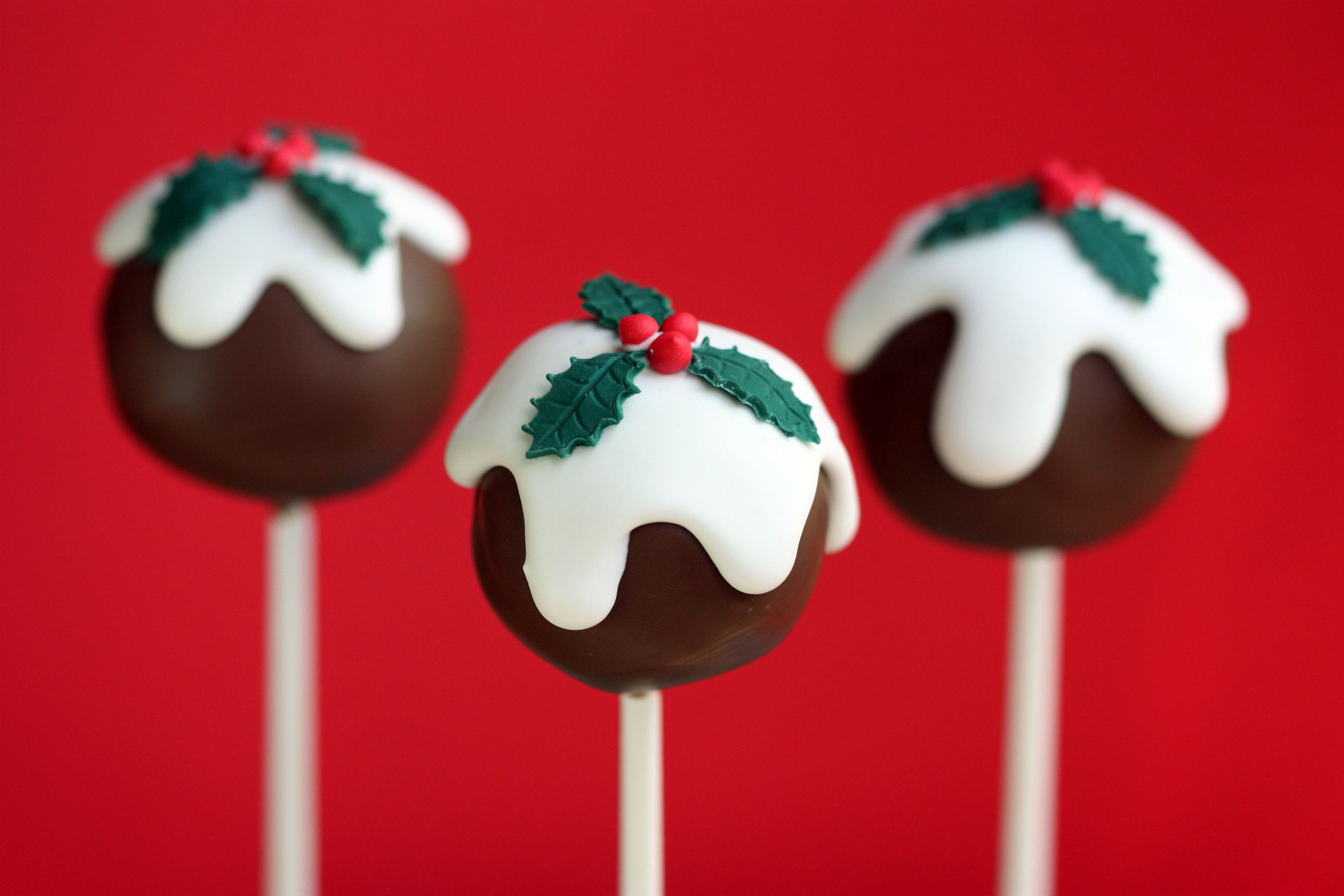 Christmas-Holly-Cake-Pops-by-Sweetopia - копия