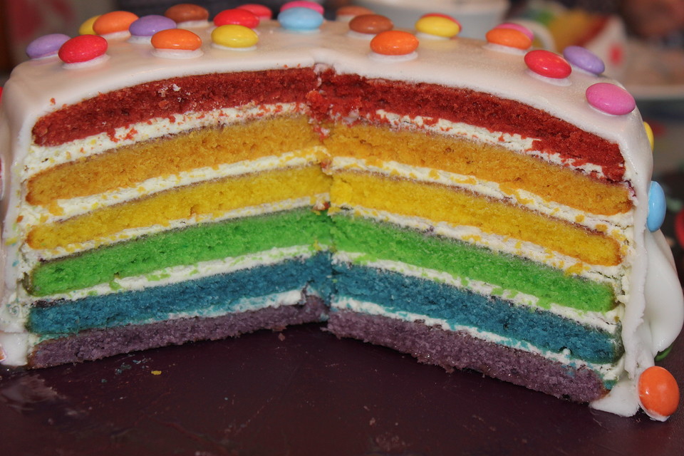 922511-960x720-regenbogentorte-–-rainbow-cake
