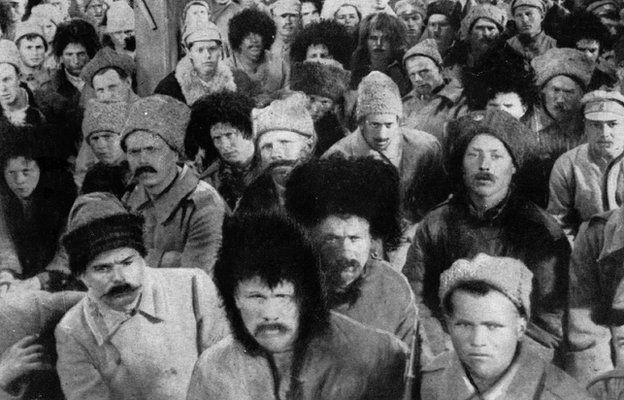 Толпа у Зимнего дворца