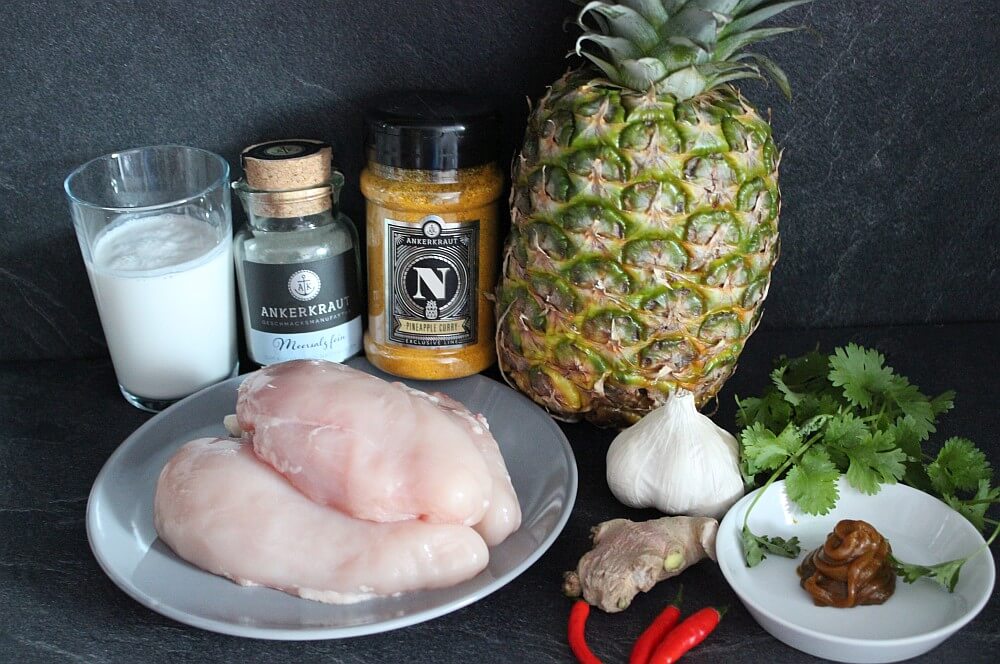 Gefuellte-Ananas-Haehnchen-Curry-01
