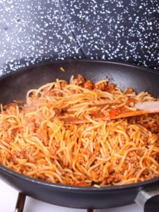 bratpfanne-nudeln-h_448x597