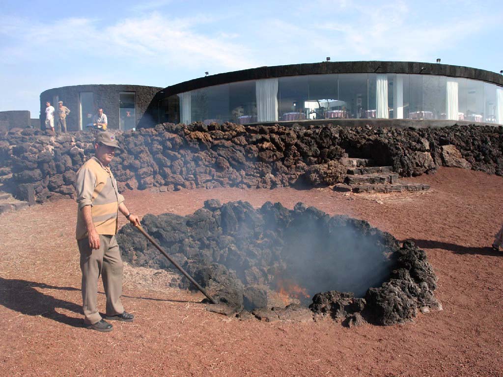El Diablo: The Spectacular Restaurant that Cooks Above a Volcano | Latest news | Reporter Gourmet S.r.l.