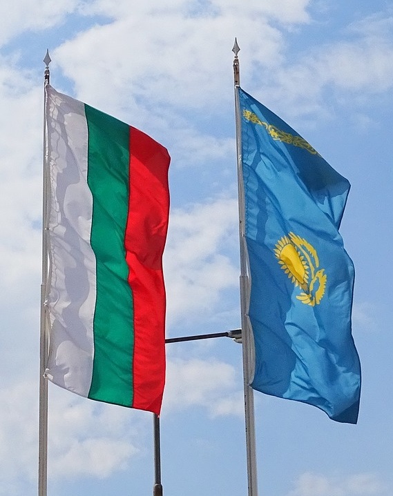 flags-2098815_960_720