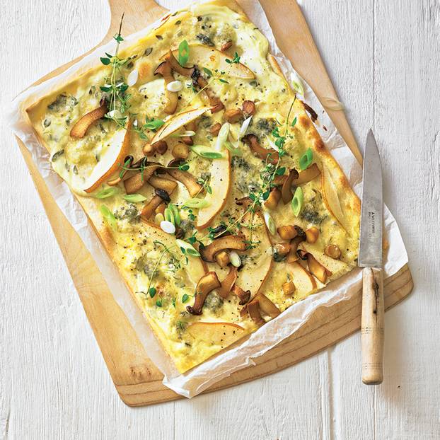flammkuchen-mit-pilzen-birne-und-gorgonzola