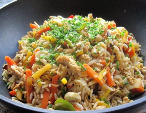 gebratener-eierreis-mit-gemuese-und-cashewkernen-img-86415