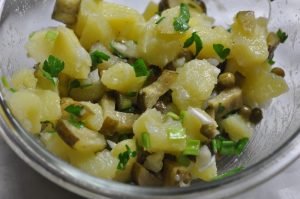 kartofelny_salat_s_goroshkom5