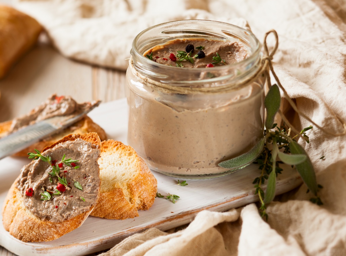 pechenochnyj-pashtet-kurinaya-pechen