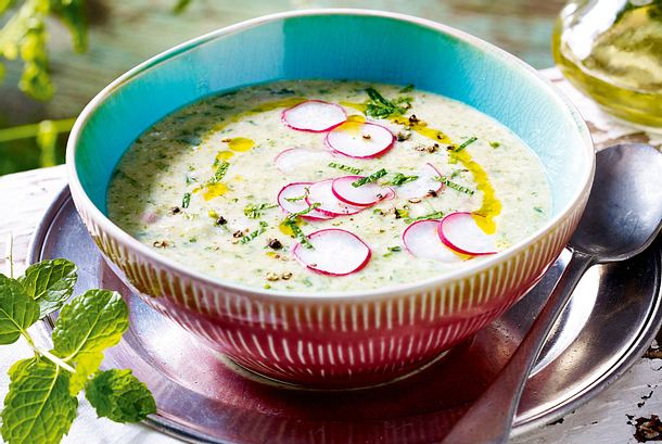 radieschen-minz-suppe-3660991_1260x1880,id=5bd5869e,b=lecker,w=610,cg=c