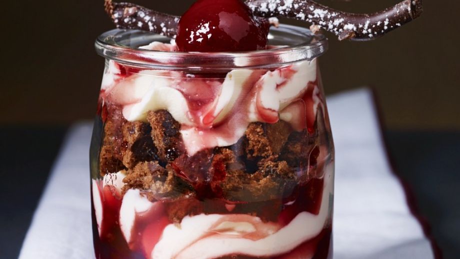 schwarzwaelder-kirschkuchen-im-glas-458162